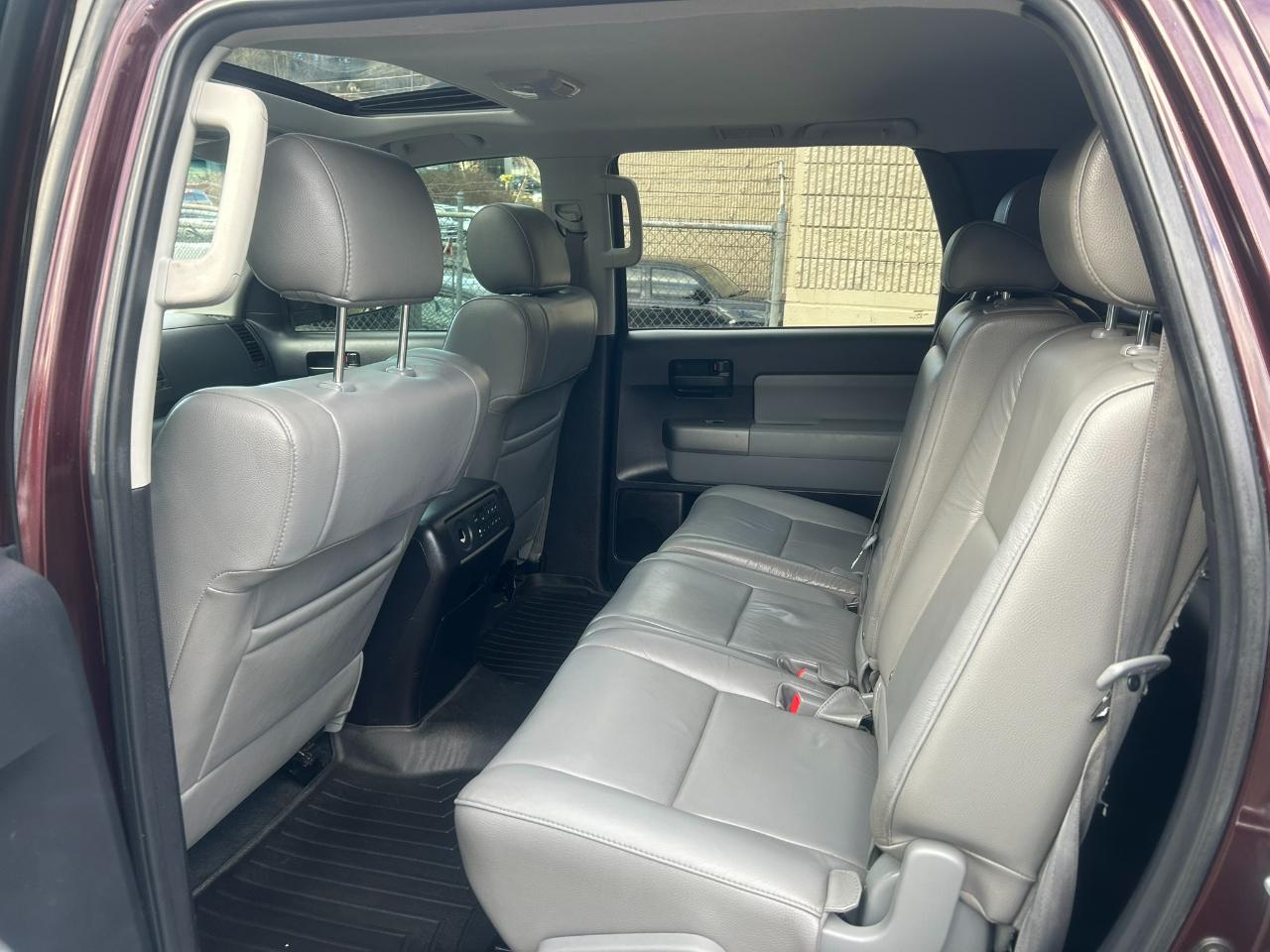 Toyota Sequoia SR5 5.7L 4WD FFV 2016