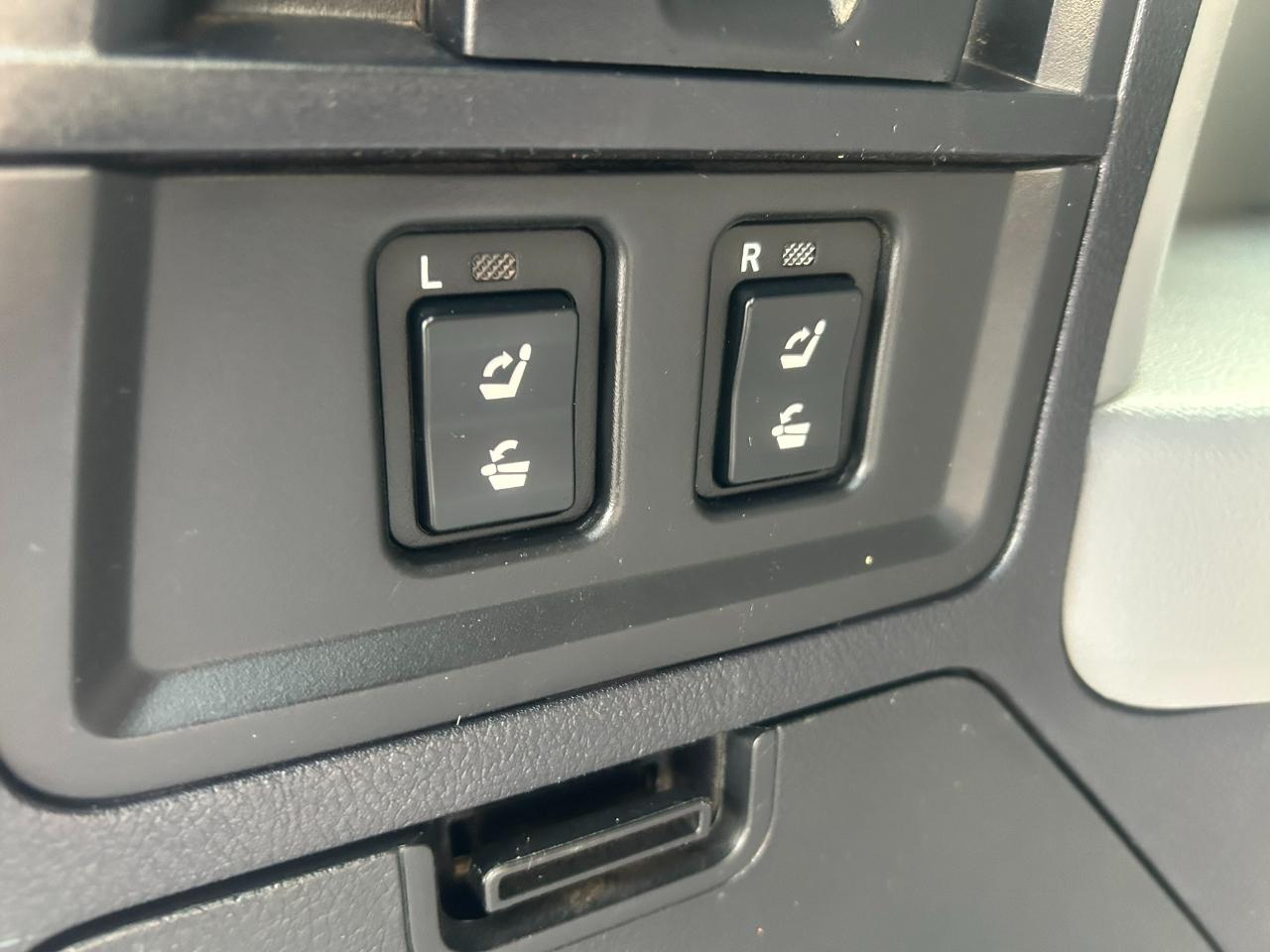 Toyota Sequoia SR5 5.7L 4WD FFV 2016