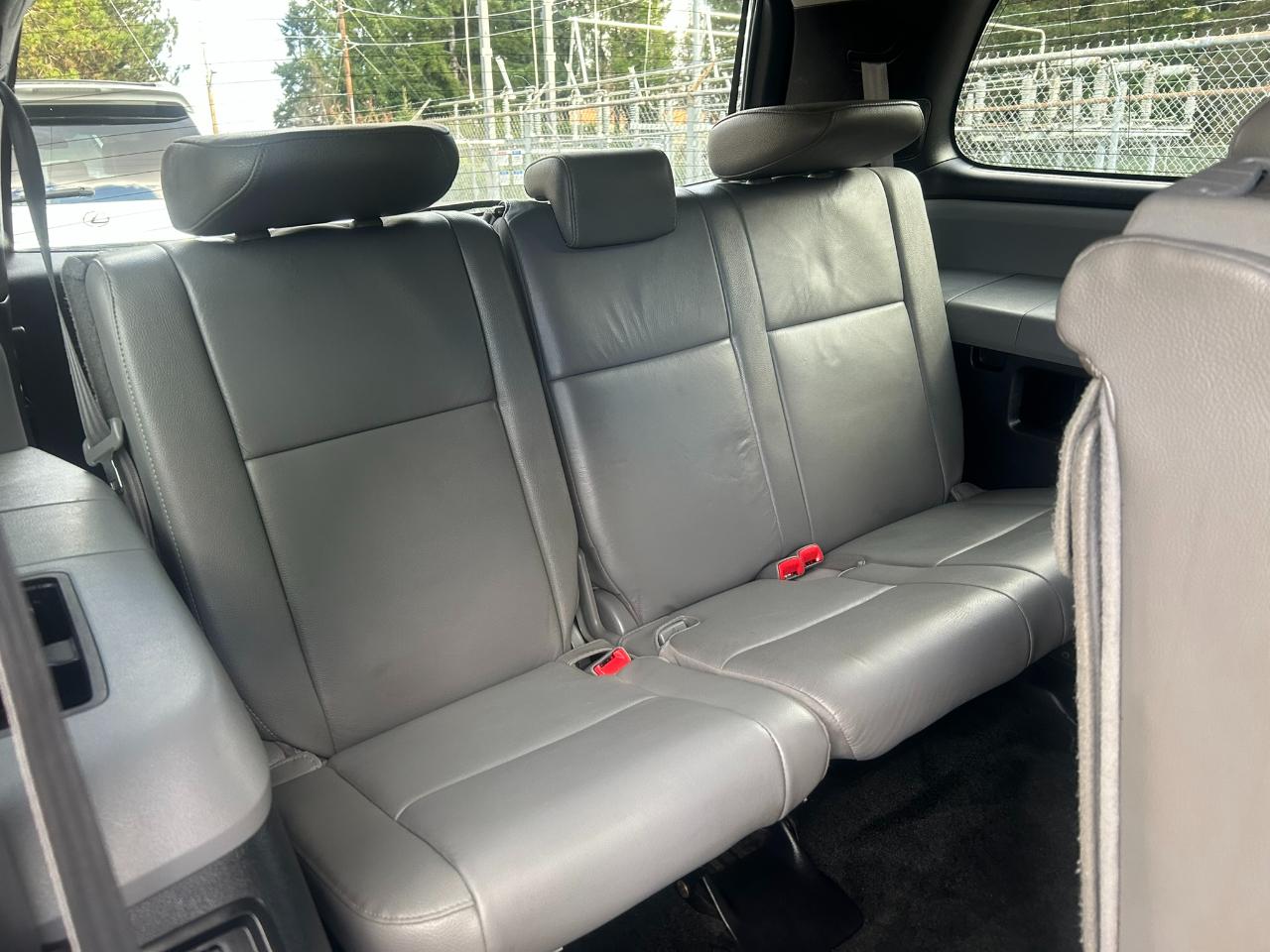 Toyota Sequoia SR5 5.7L 4WD FFV 2016