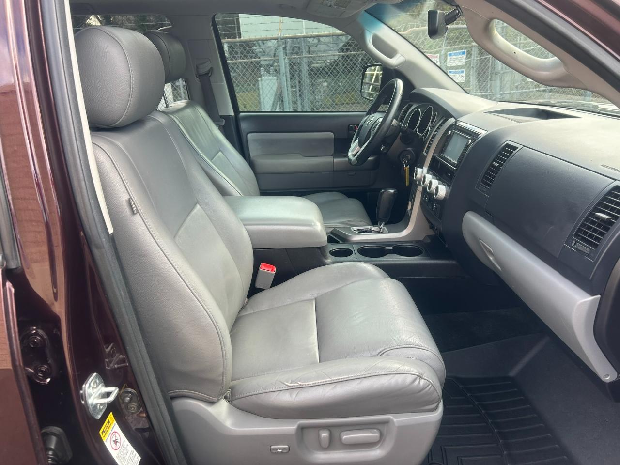 Toyota Sequoia SR5 5.7L 4WD FFV 2016