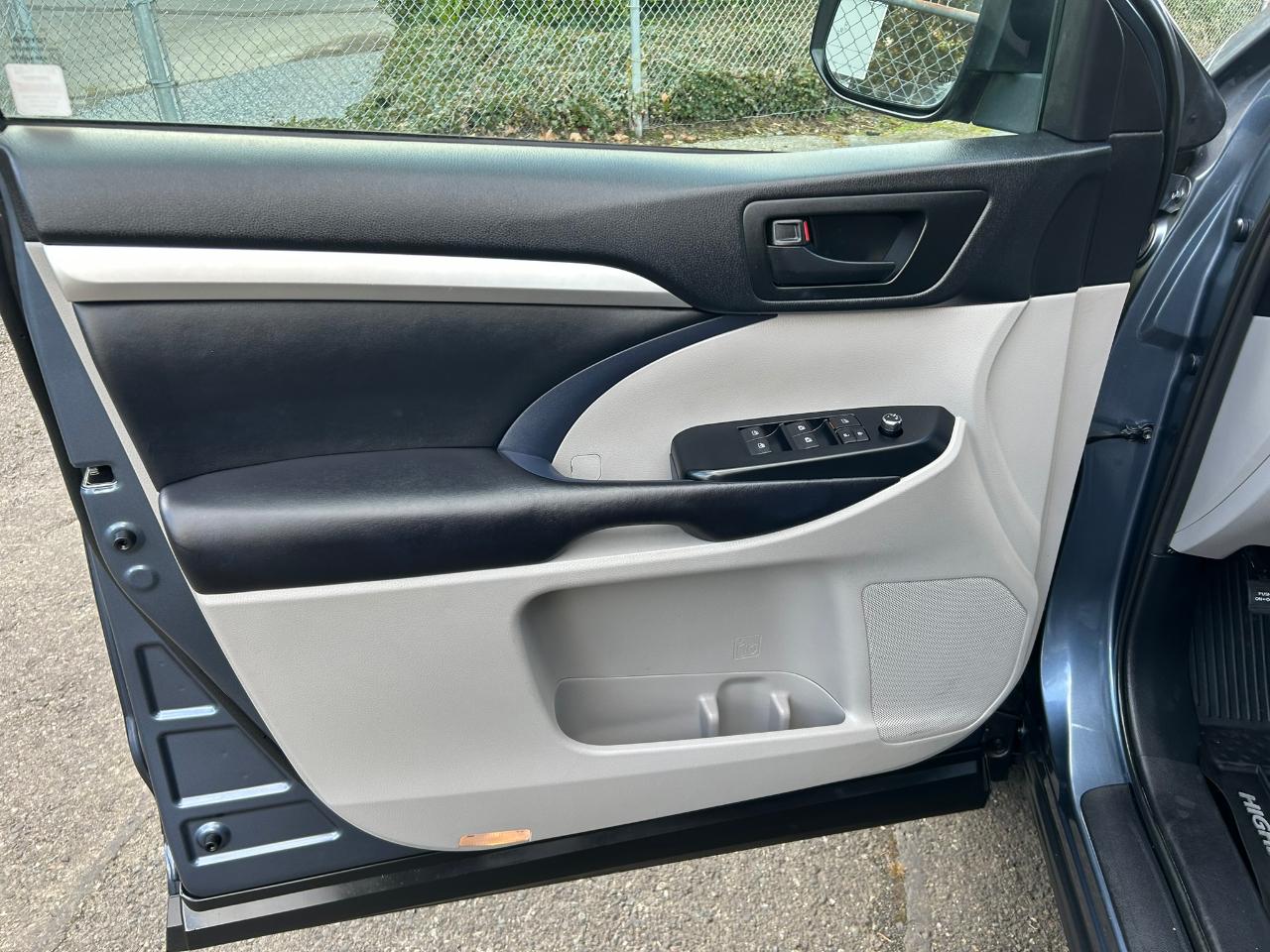 Toyota Highlander LE Plus AWD V6 2019