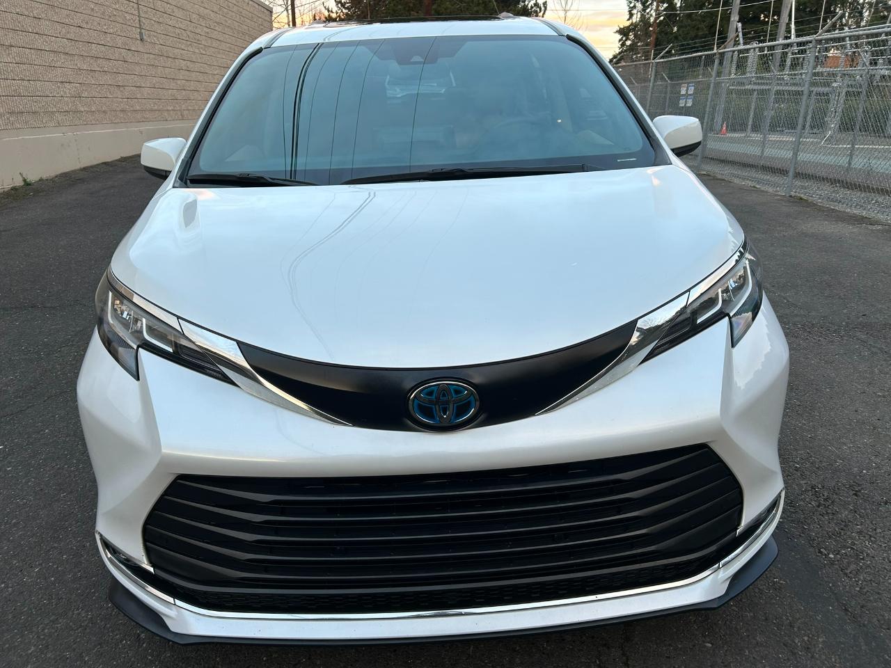 Toyota Sienna XLE 7-Passenger AWD 2022