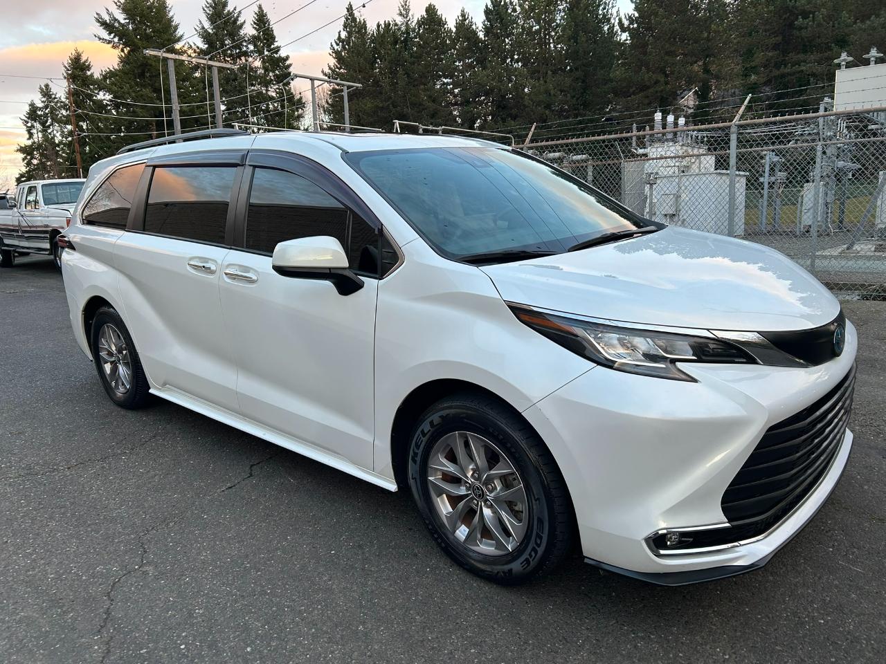 Toyota Sienna XLE 7-Passenger AWD 2022