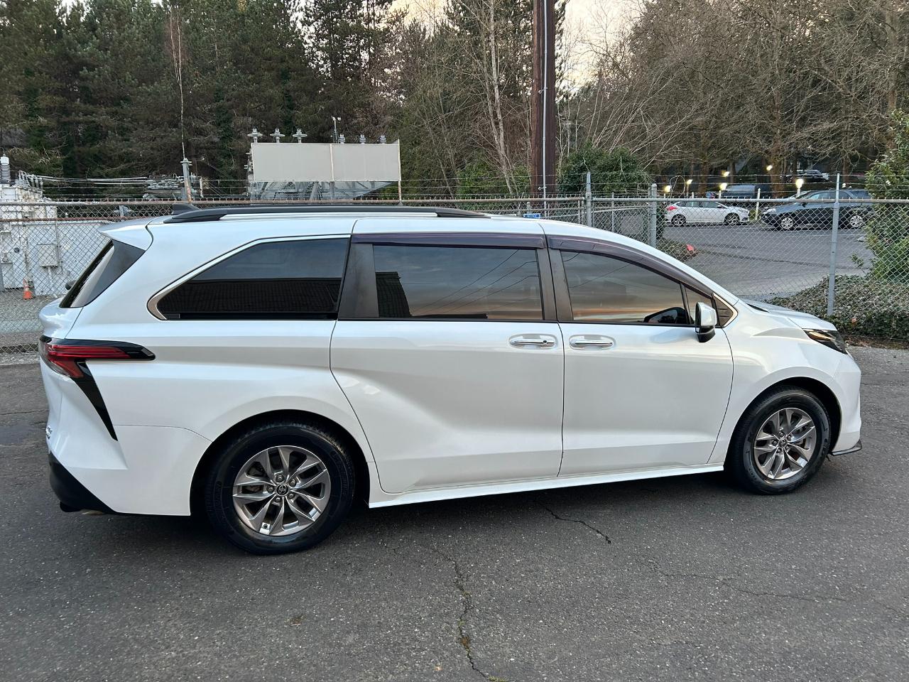 Toyota Sienna XLE 7-Passenger AWD 2022