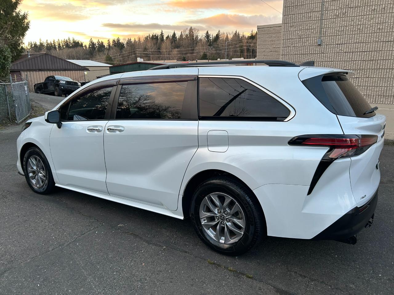 Toyota Sienna XLE 7-Passenger AWD 2022