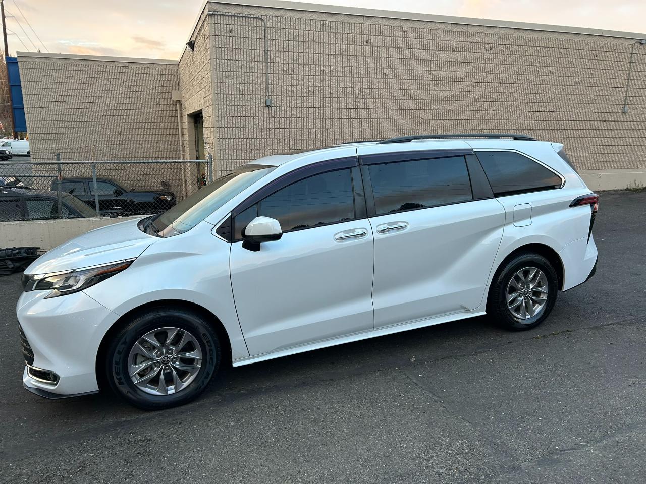 Toyota Sienna XLE 7-Passenger AWD 2022