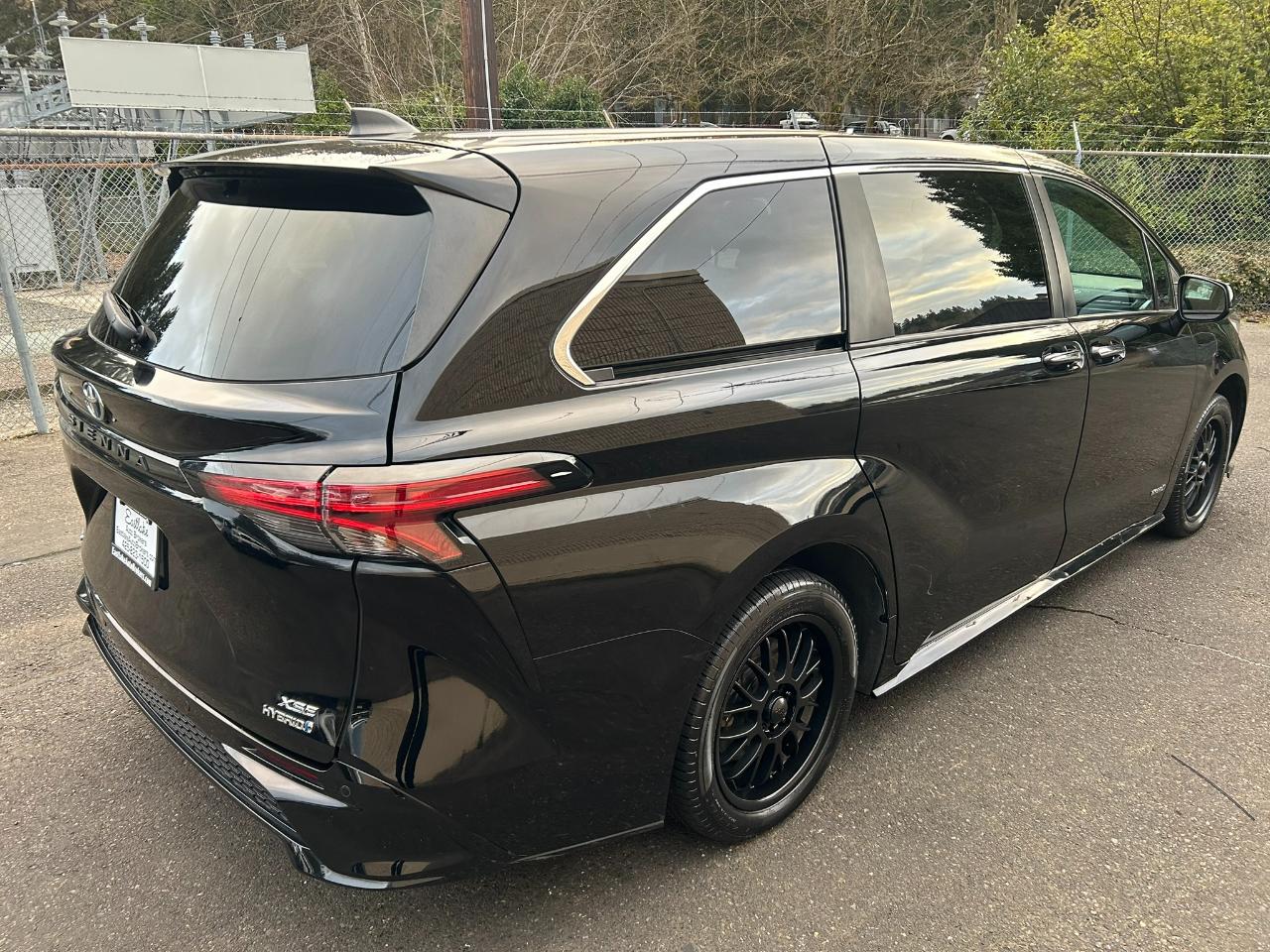 Toyota Sienna XSE 7-Passenger AWD 2021