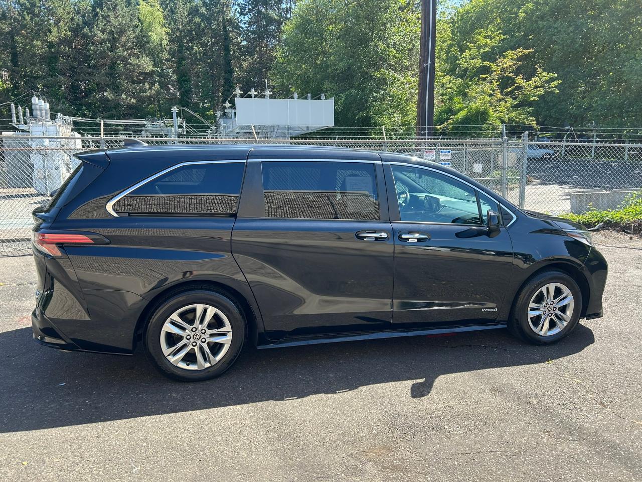 Toyota Sienna XSE 7-Passenger AWD 2021