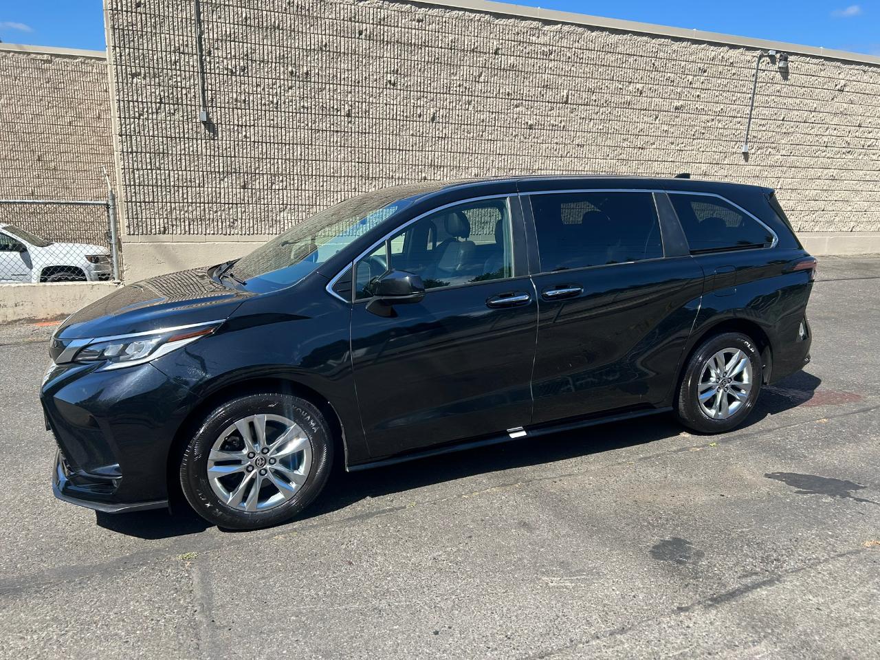 Toyota Sienna XSE 7-Passenger AWD 2021