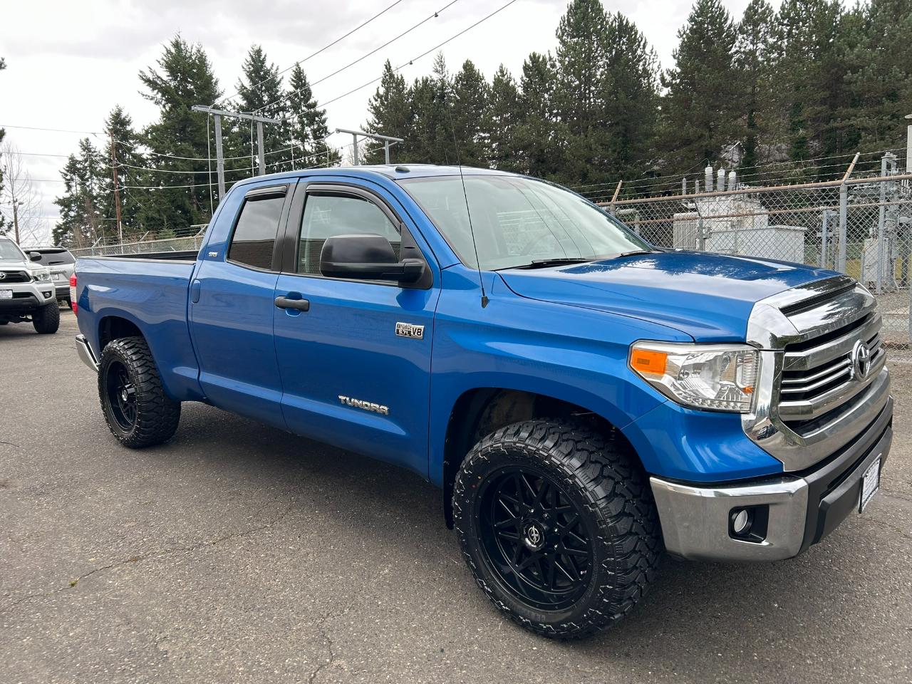 Toyota Tundra SR5 5.7L V8 Double Cab 4WD 2016