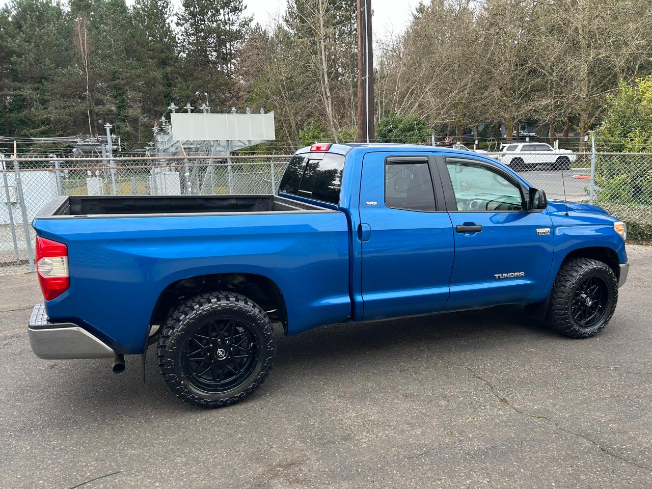 Toyota Tundra SR5 5.7L V8 Double Cab 4WD 2016