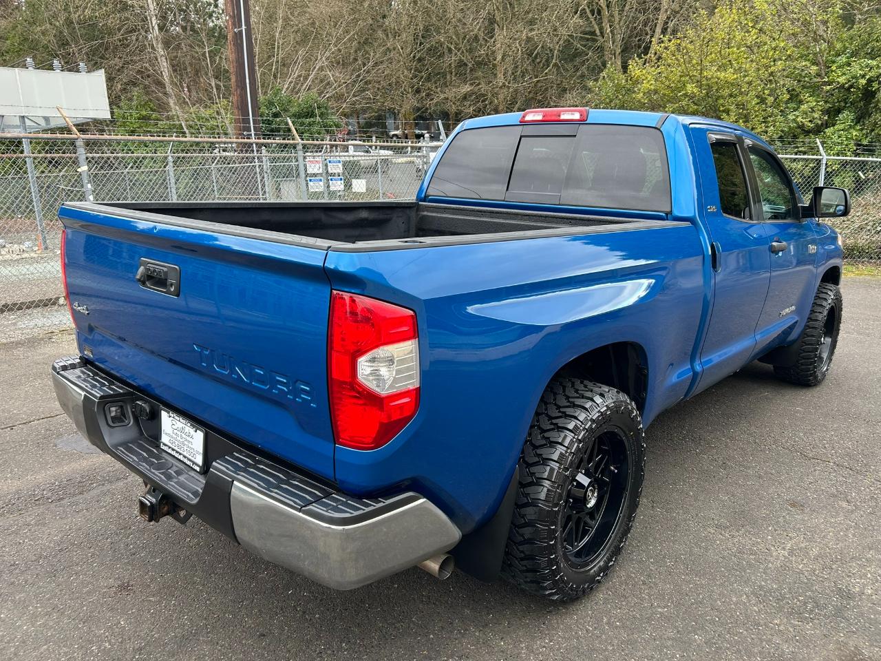 Toyota Tundra SR5 5.7L V8 Double Cab 4WD 2016