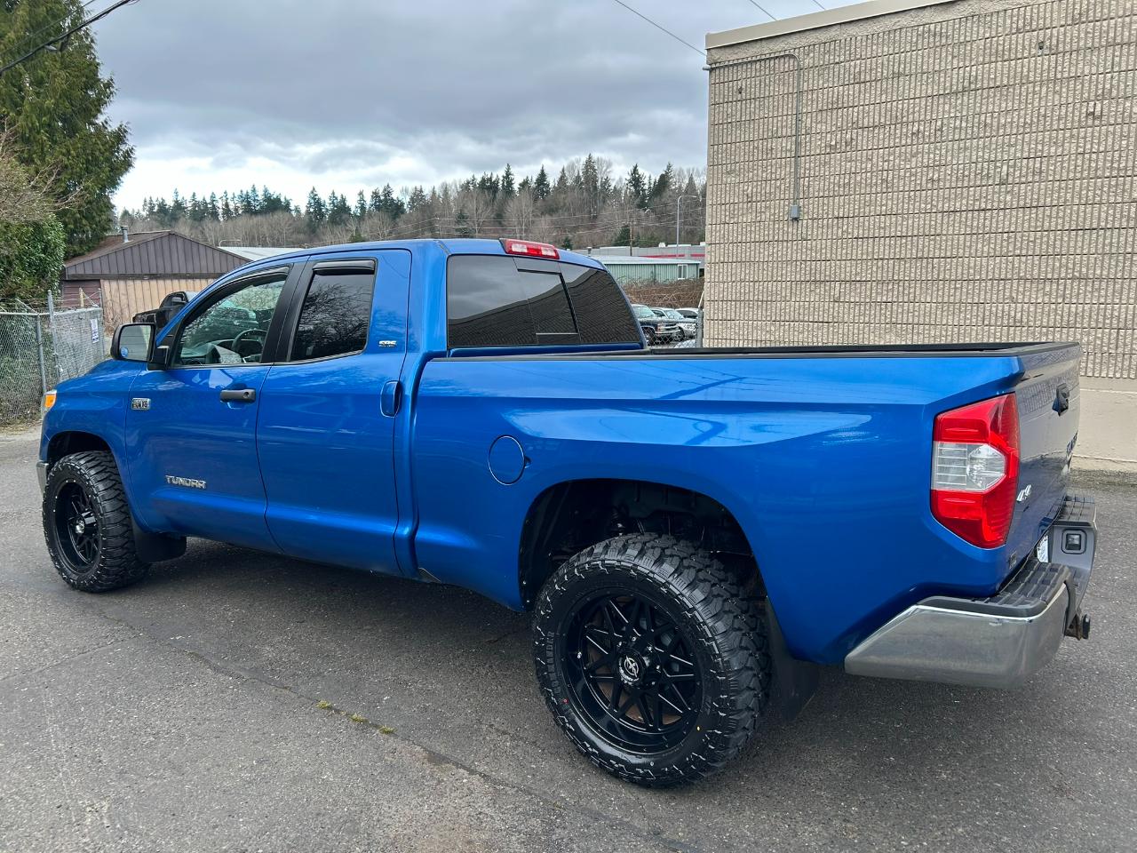 Toyota Tundra SR5 5.7L V8 Double Cab 4WD 2016