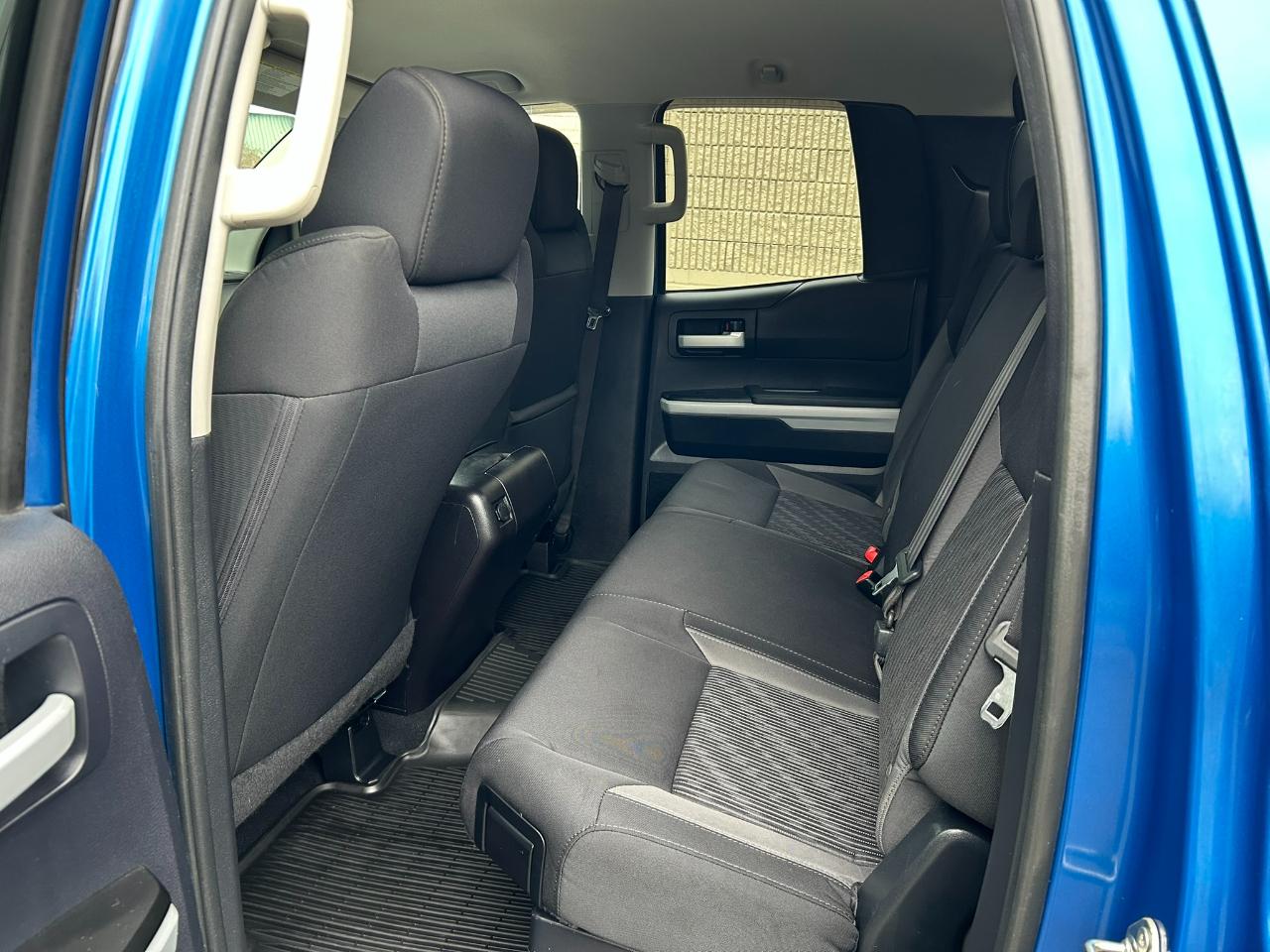 Toyota Tundra SR5 5.7L V8 Double Cab 4WD 2016