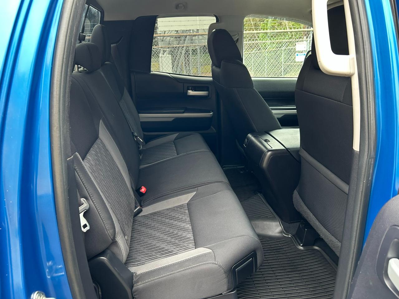 Toyota Tundra SR5 5.7L V8 Double Cab 4WD 2016