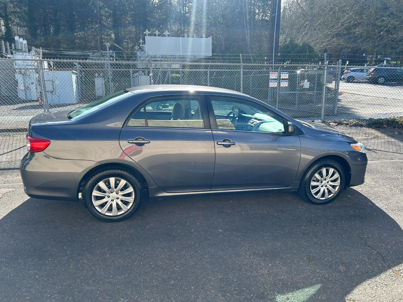 Toyota Corolla LE 4-Speed AT 2013