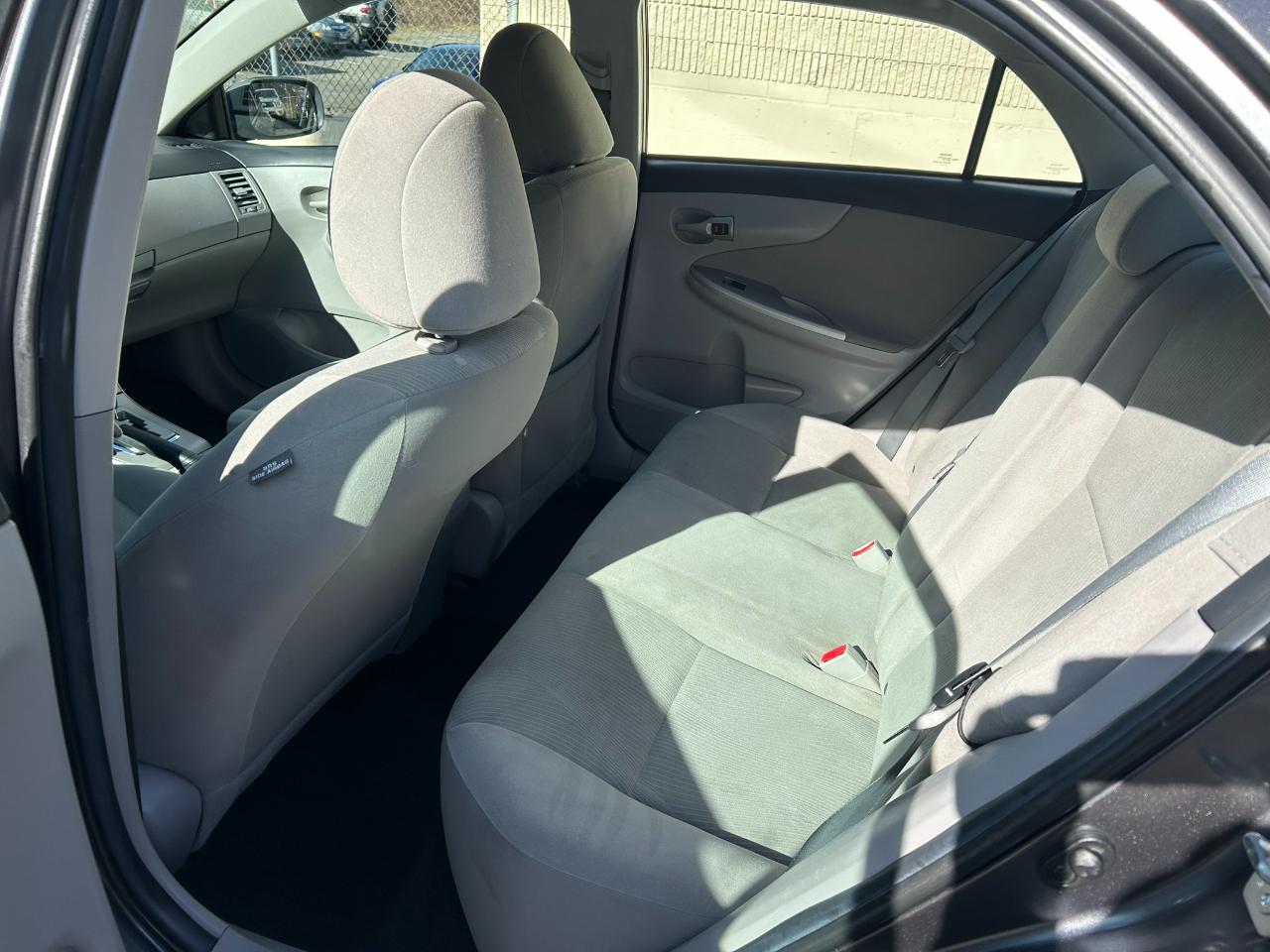 Toyota Corolla LE 4-Speed AT 2013