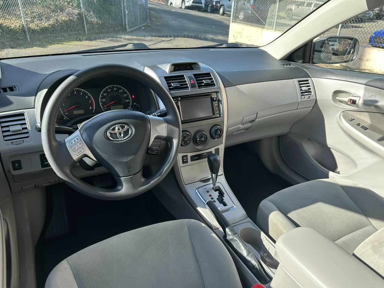Toyota Corolla LE 4-Speed AT 2013