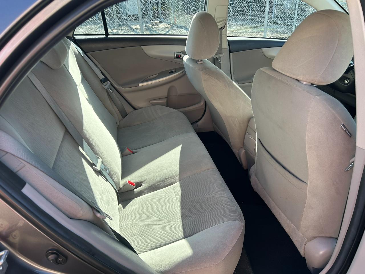 Toyota Corolla LE 4-Speed AT 2013