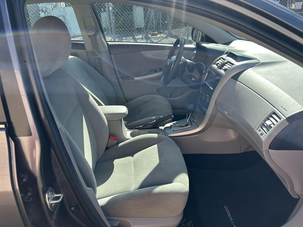 Toyota Corolla LE 4-Speed AT 2013