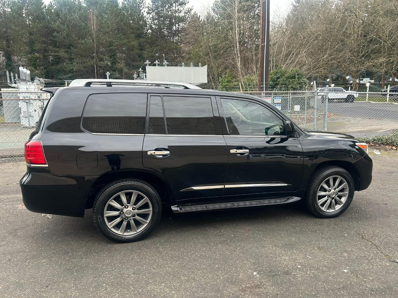 Lexus LX 570 Sport Utility 2011