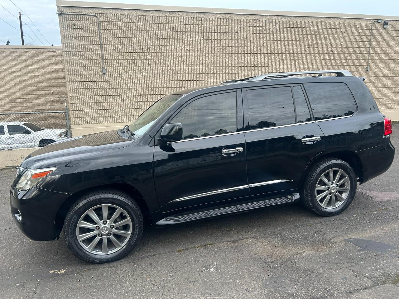 Lexus LX 570 Sport Utility 2011