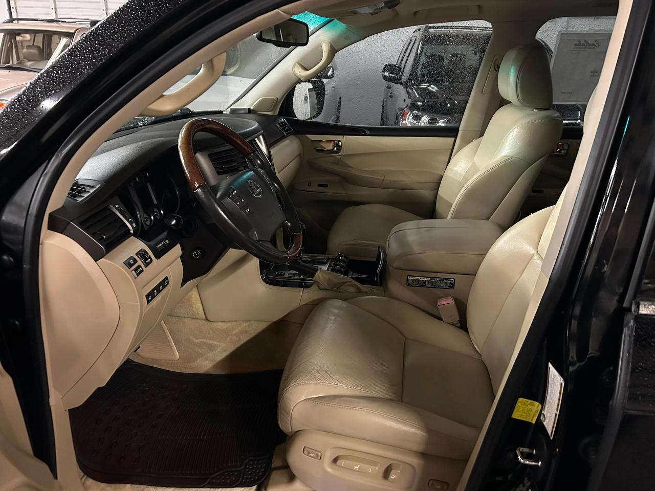 Lexus LX 570 Sport Utility 2011