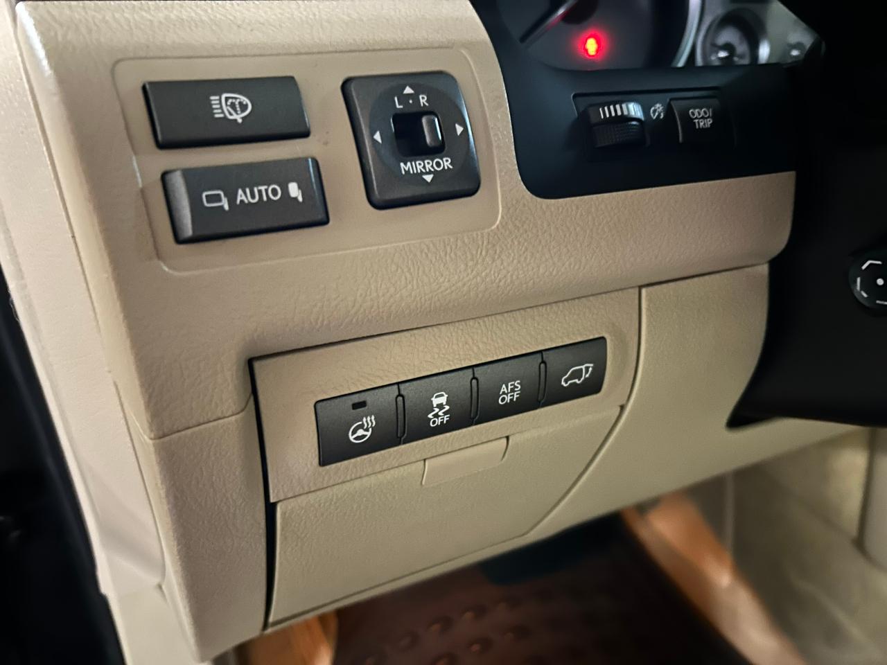 Lexus LX 570 Sport Utility 2011