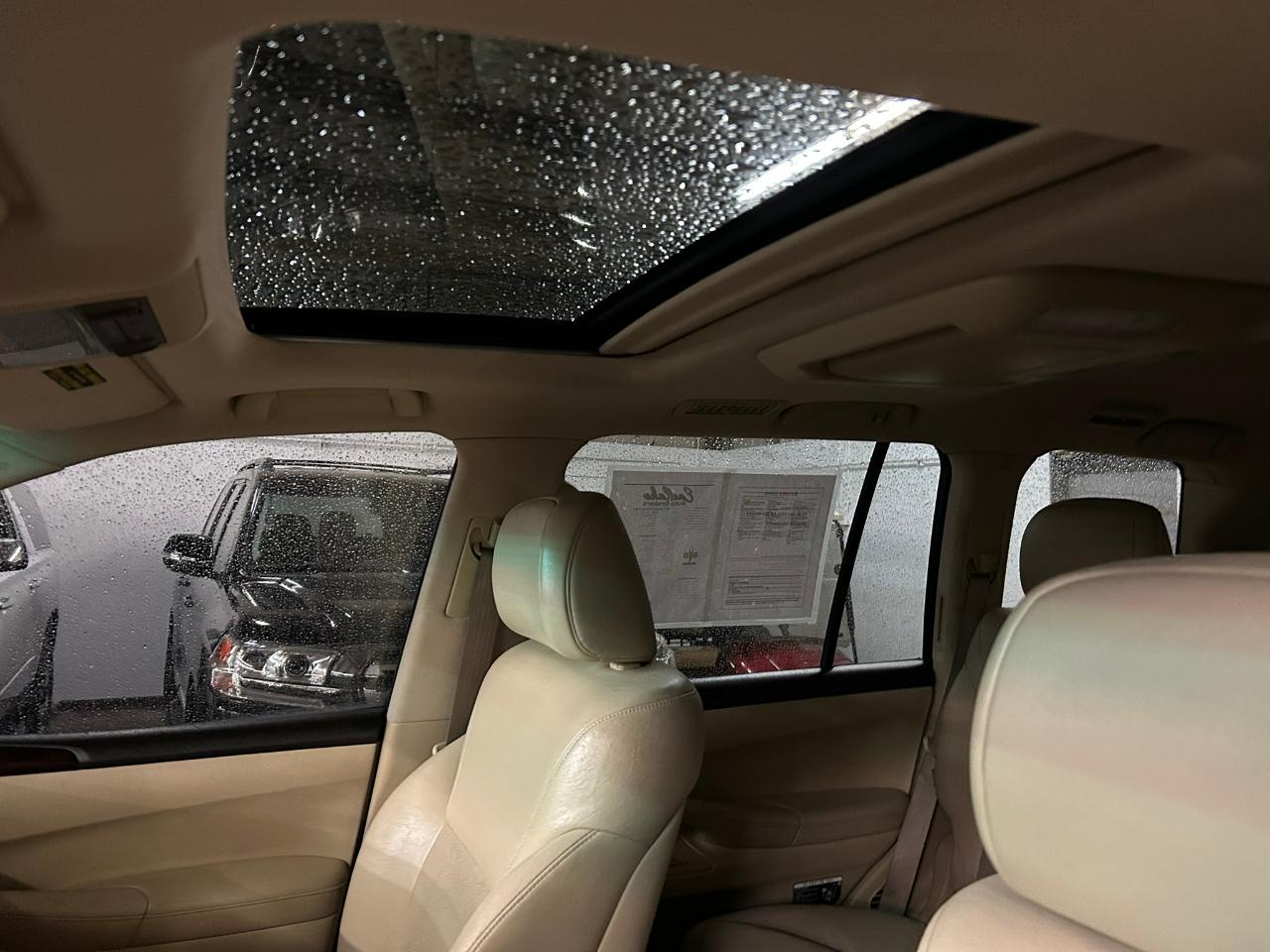 Lexus LX 570 Sport Utility 2011