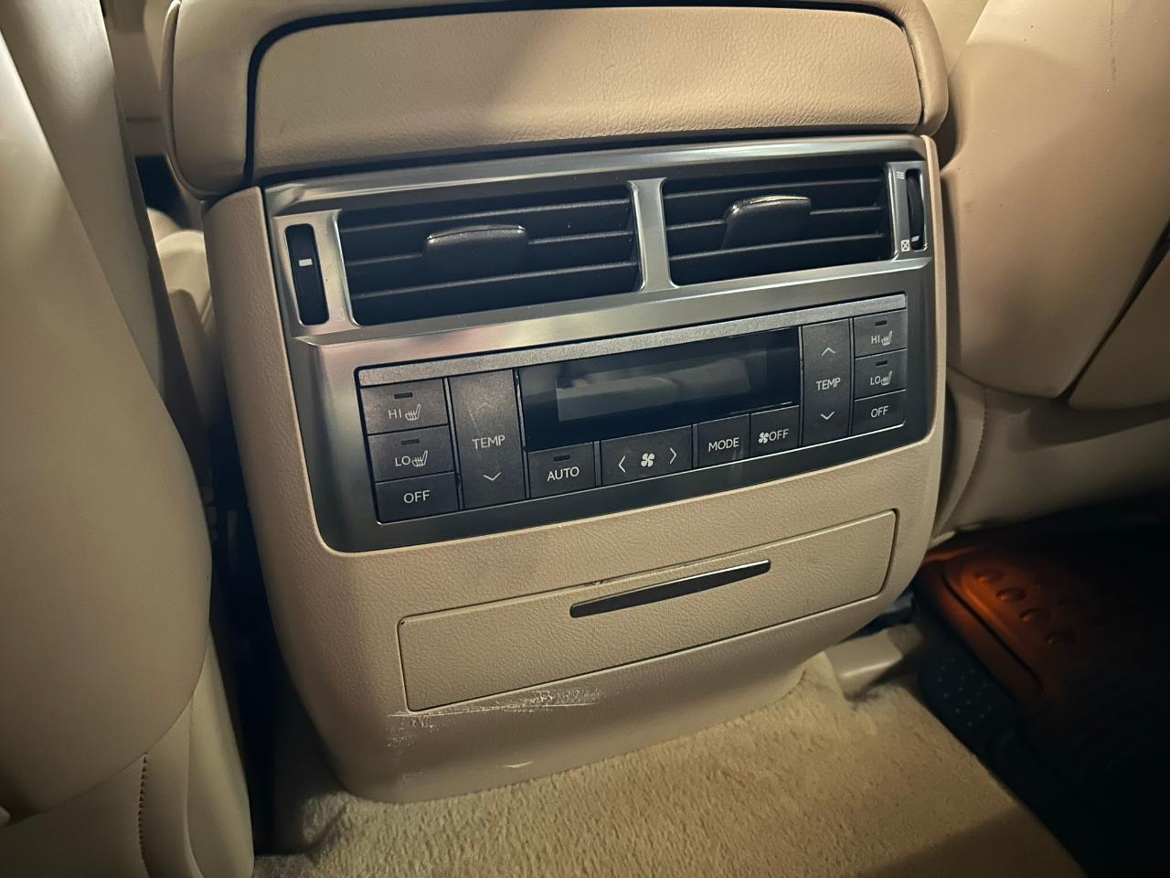 Lexus LX 570 Sport Utility 2011