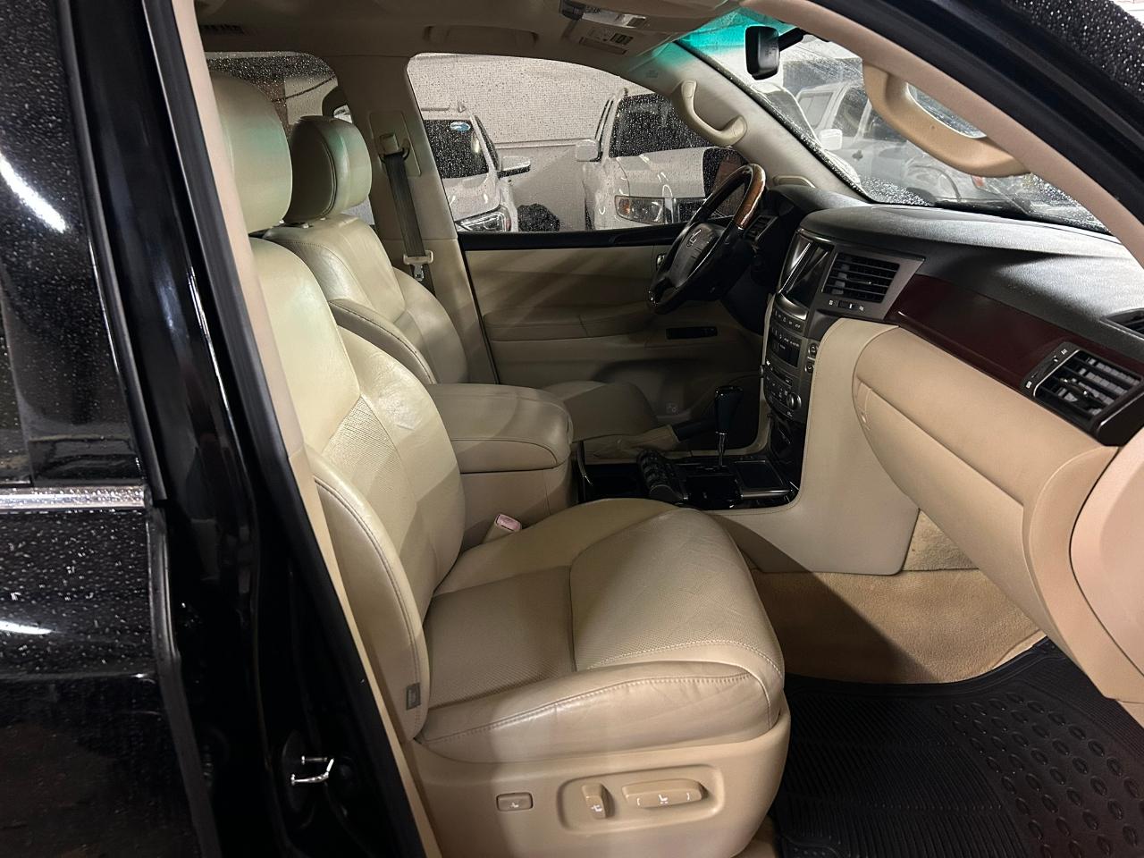 Lexus LX 570 Sport Utility 2011