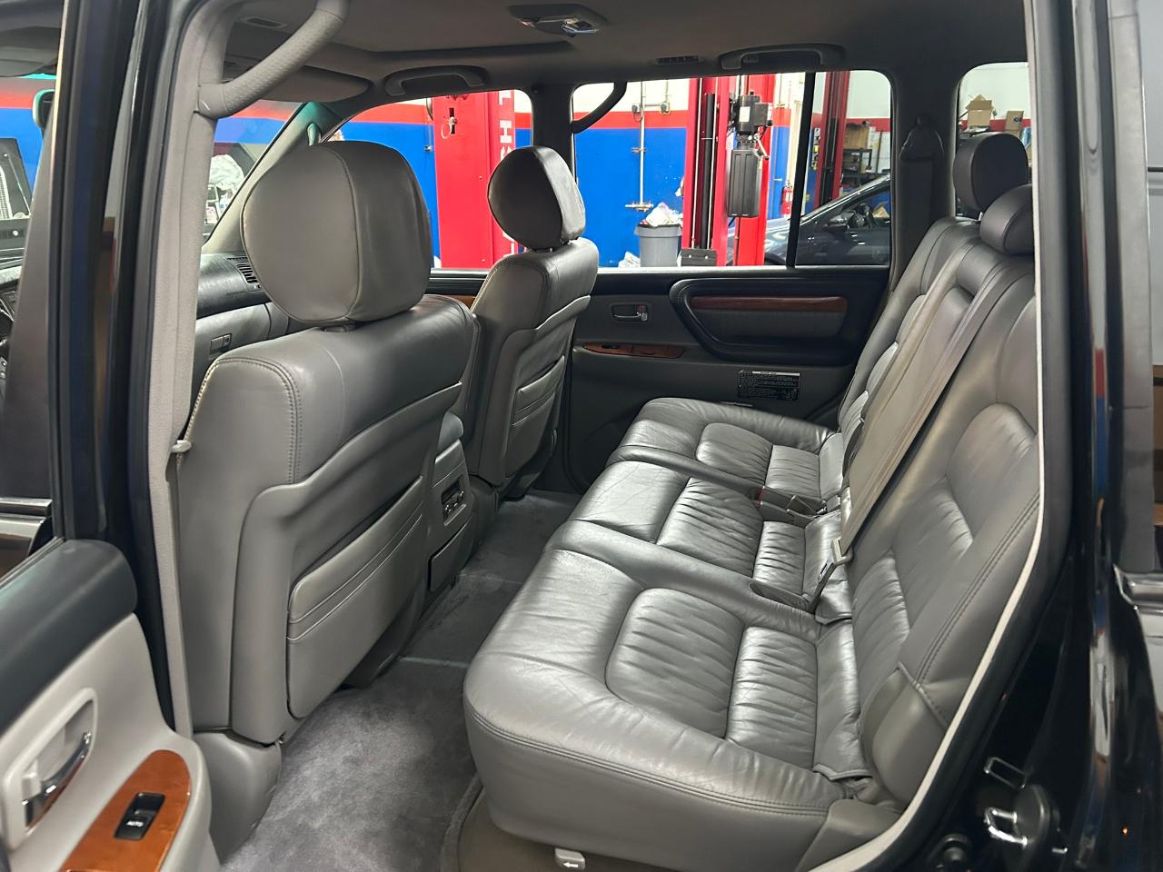 Lexus LX 470 Sport Utility 2006