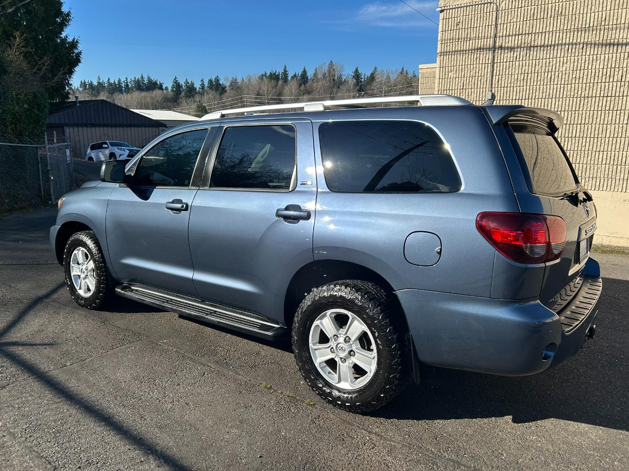 Toyota Sequoia SR5 5.7L 4WD 2018