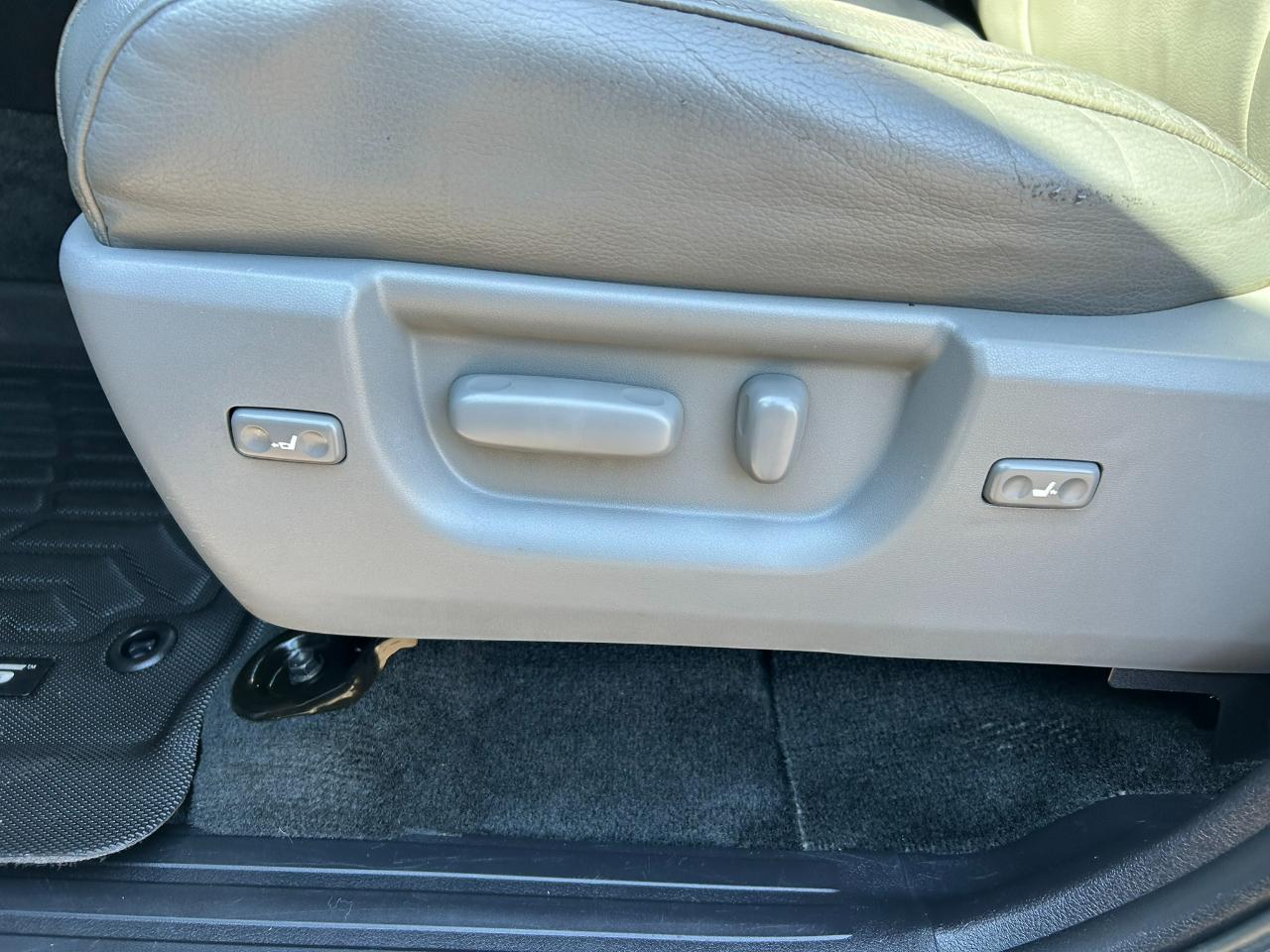 Toyota Sequoia SR5 5.7L 4WD 2018