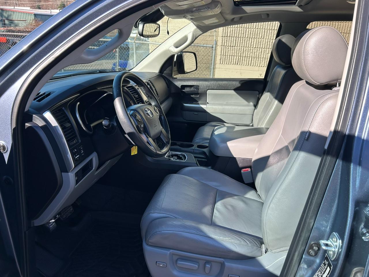 Toyota Sequoia SR5 5.7L 4WD 2018