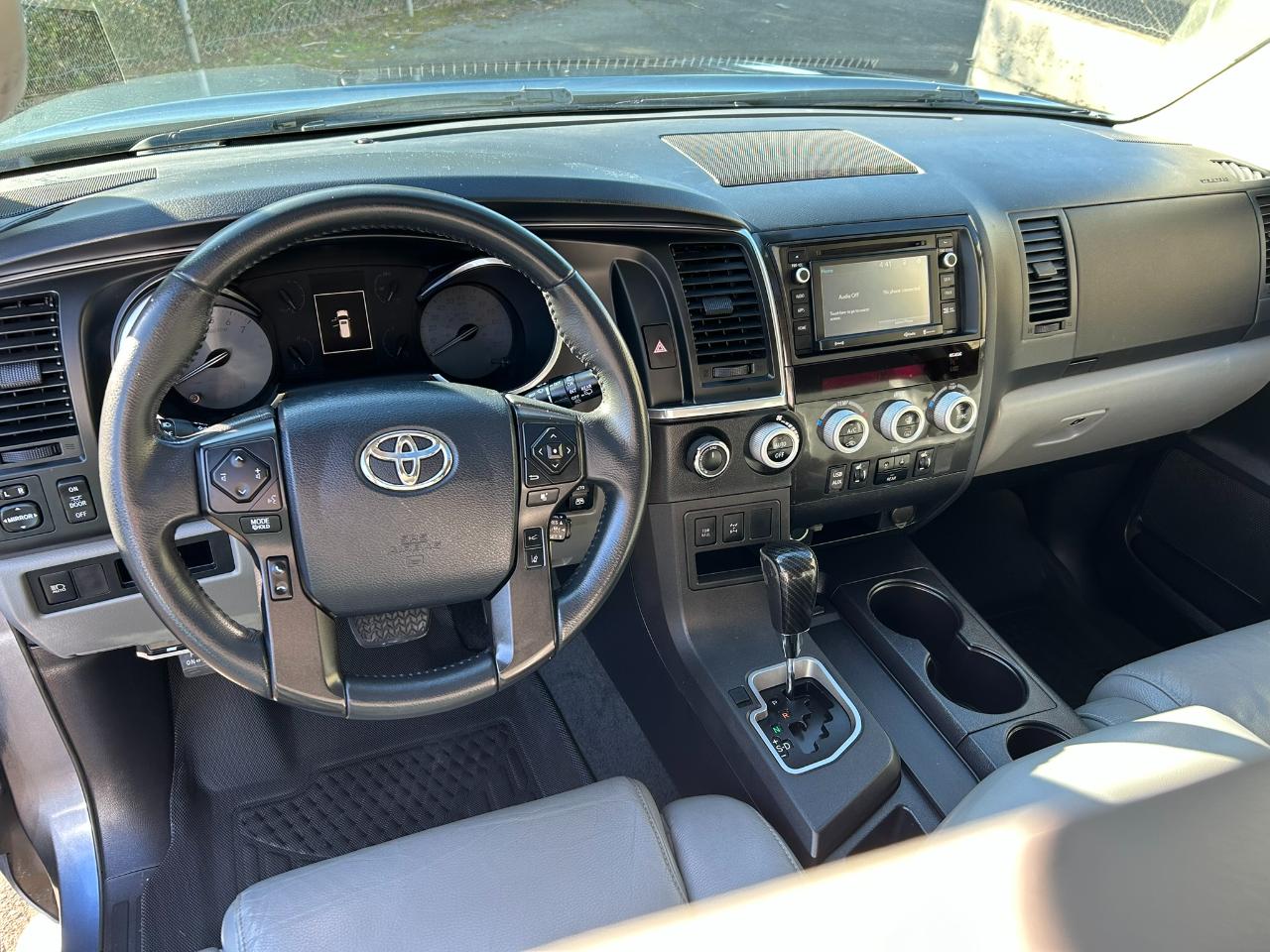 Toyota Sequoia SR5 5.7L 4WD 2018