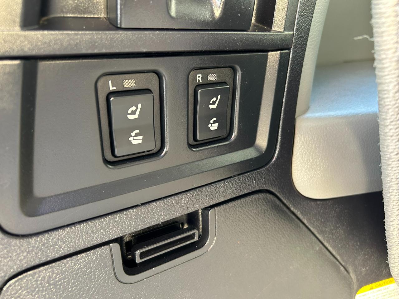 Toyota Sequoia SR5 5.7L 4WD 2018