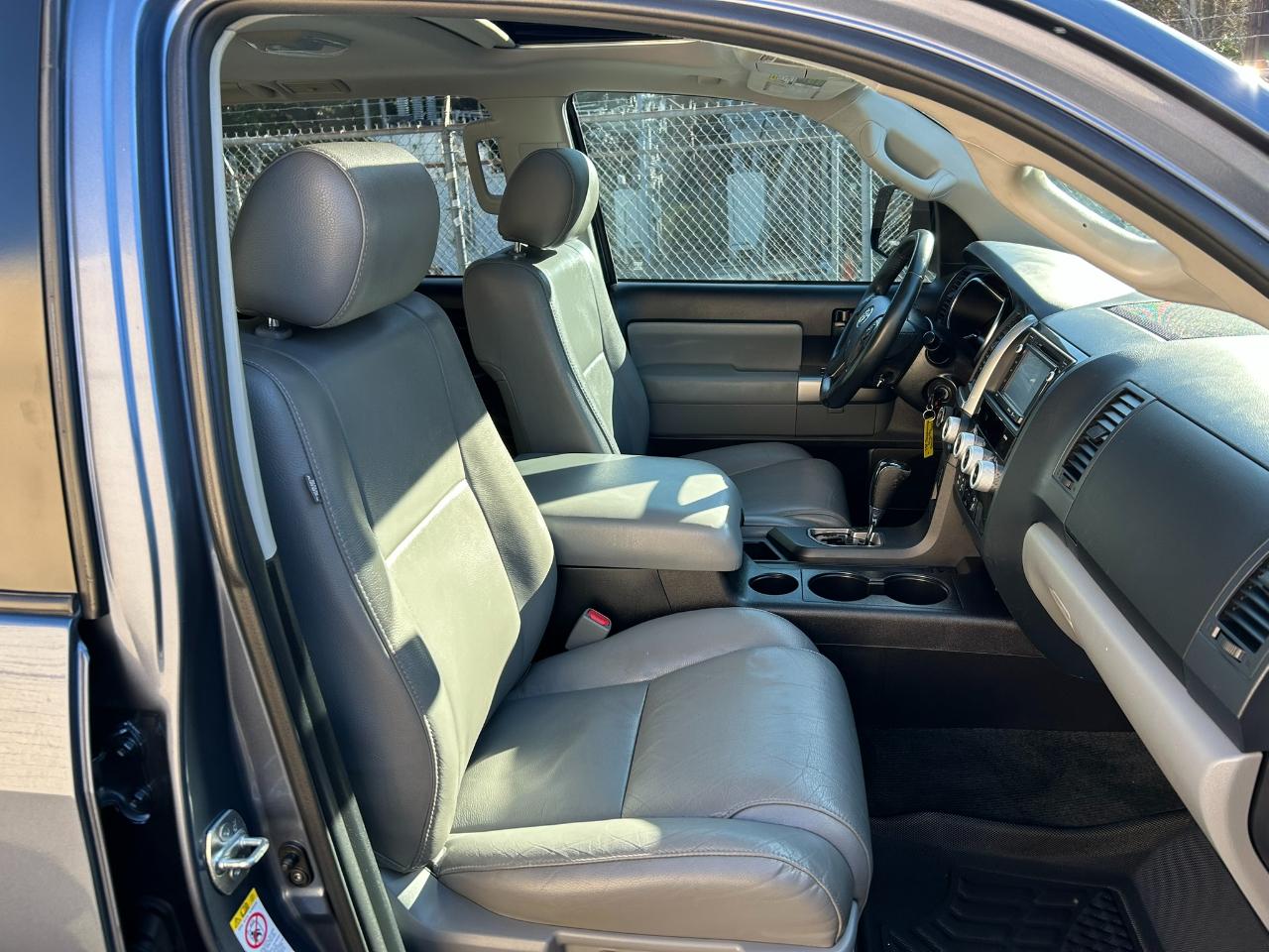 Toyota Sequoia SR5 5.7L 4WD 2018