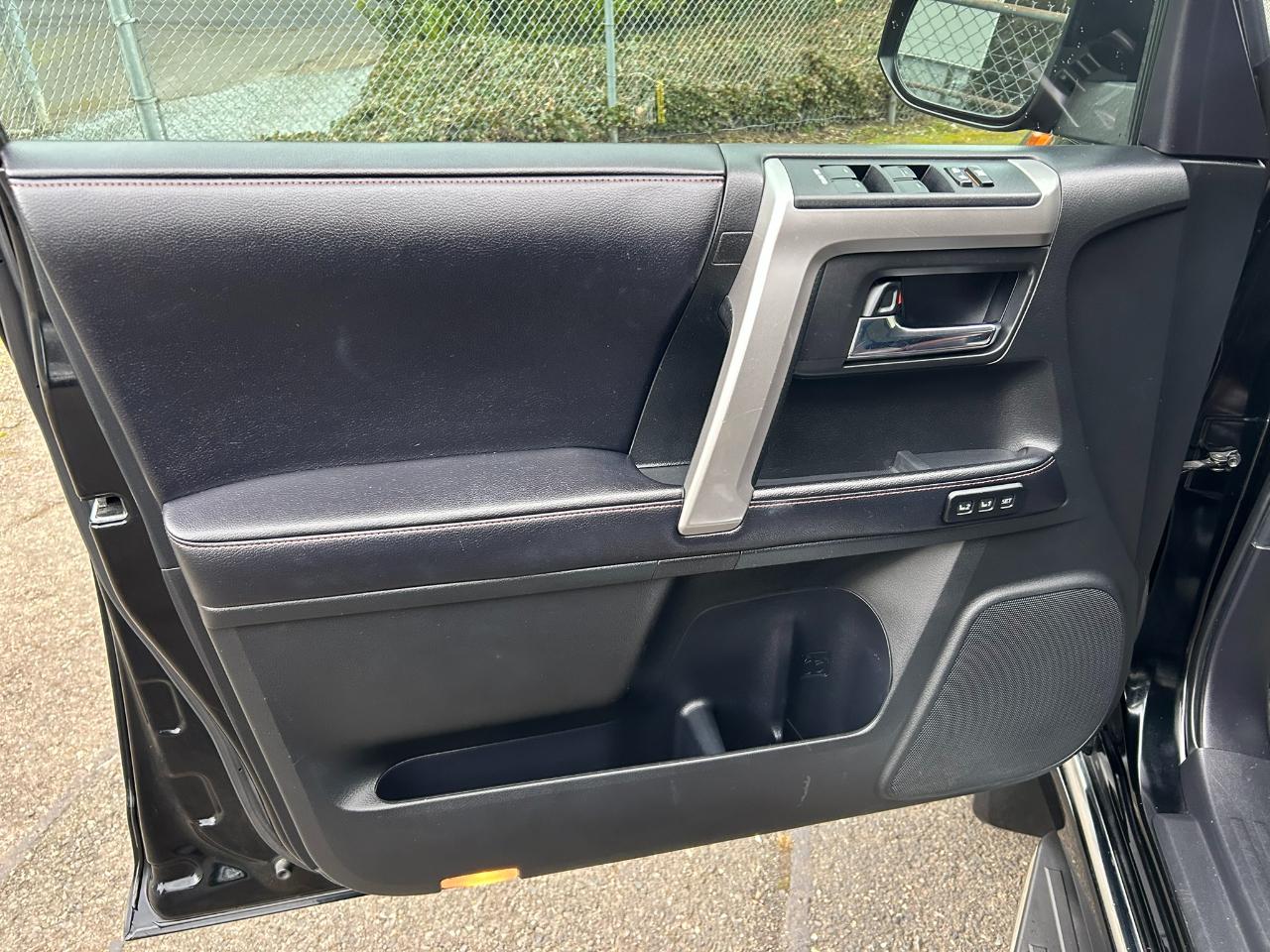 Toyota 4Runner Limited 4WD V6 2016