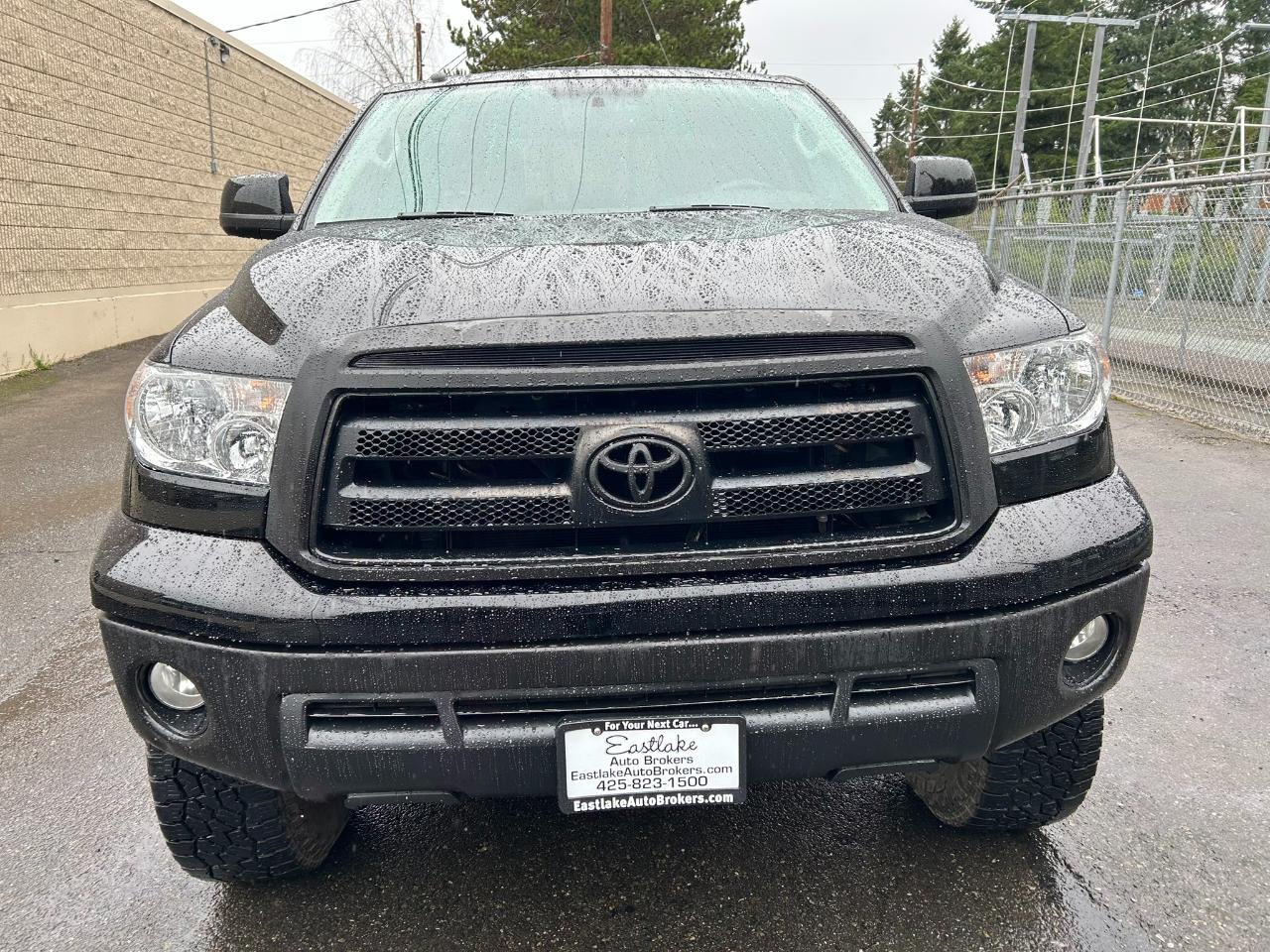 Toyota Tundra Tundra-Grade 5.7L Double Cab 4WD 2010