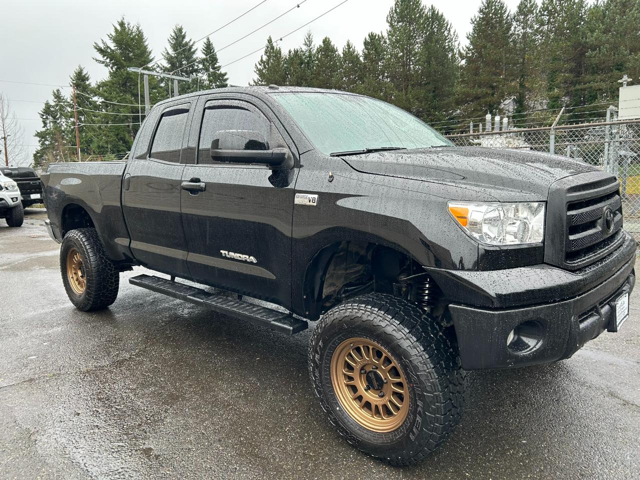 Toyota Tundra Tundra-Grade 5.7L Double Cab 4WD 2010