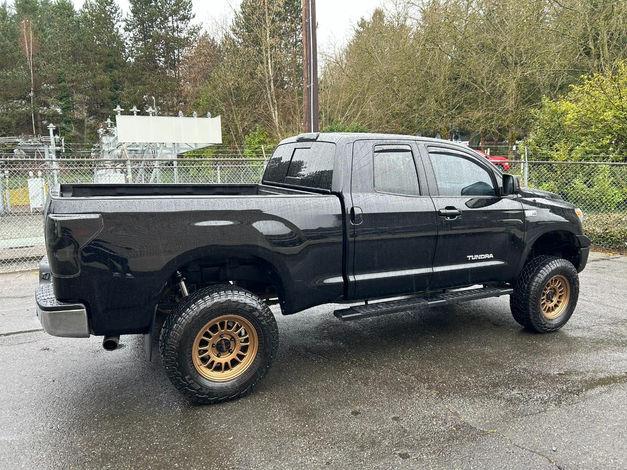 Toyota Tundra Tundra-Grade 5.7L Double Cab 4WD 2010