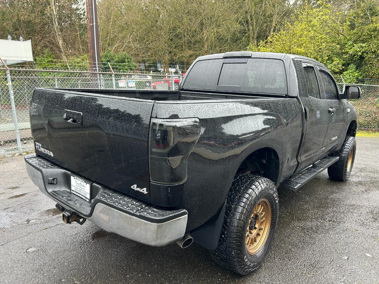 Toyota Tundra Tundra-Grade 5.7L Double Cab 4WD 2010