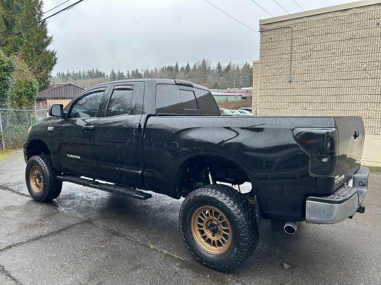 Toyota Tundra Tundra-Grade 5.7L Double Cab 4WD 2010