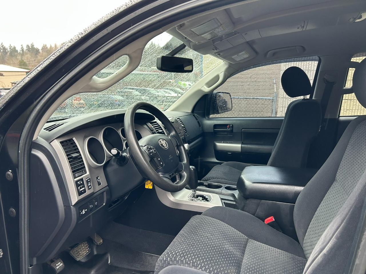 Toyota Tundra Tundra-Grade 5.7L Double Cab 4WD 2010