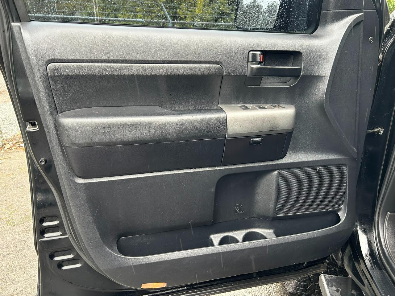 Toyota Tundra Tundra-Grade 5.7L Double Cab 4WD 2010