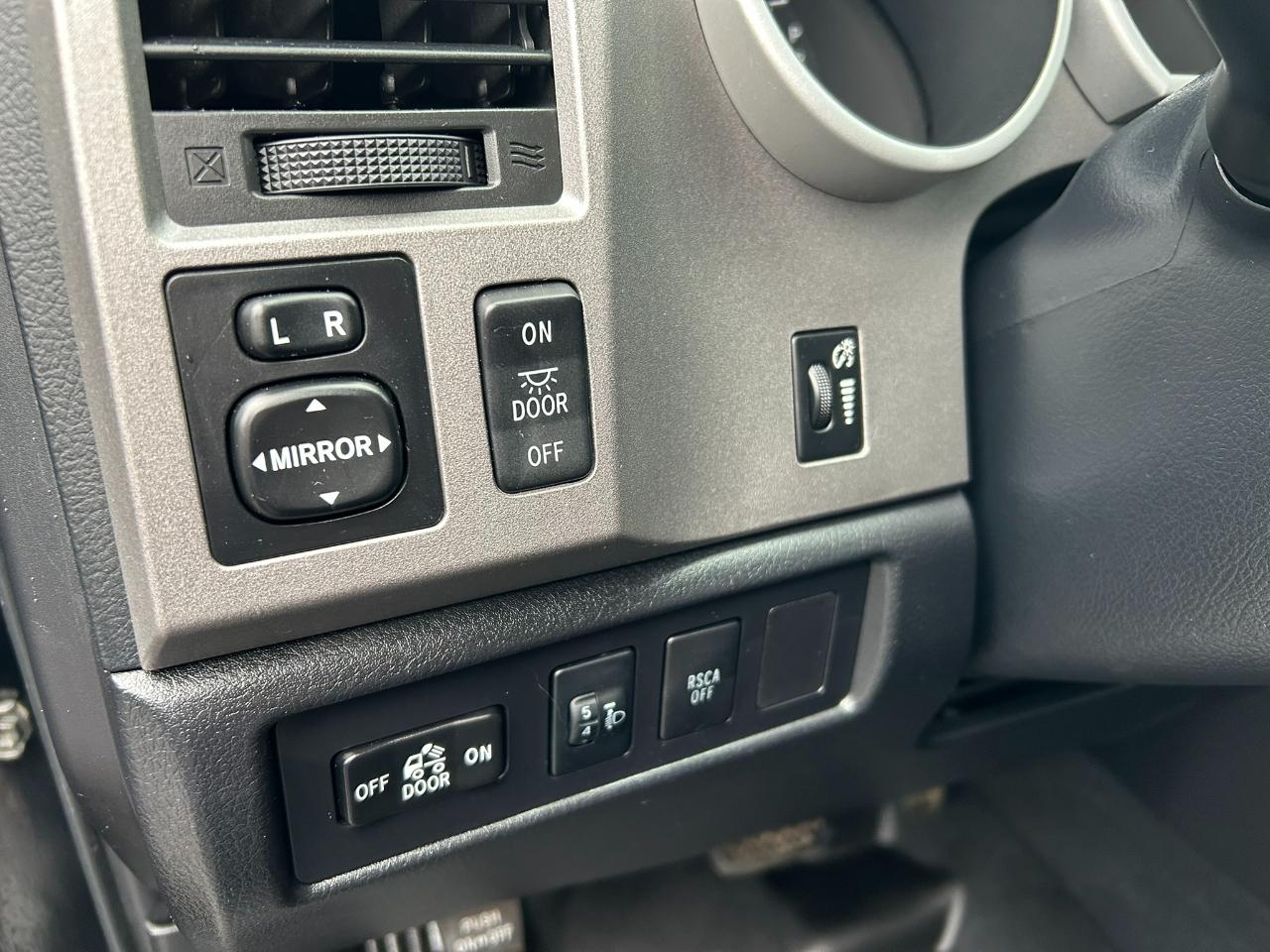 Toyota Tundra Tundra-Grade 5.7L Double Cab 4WD 2010