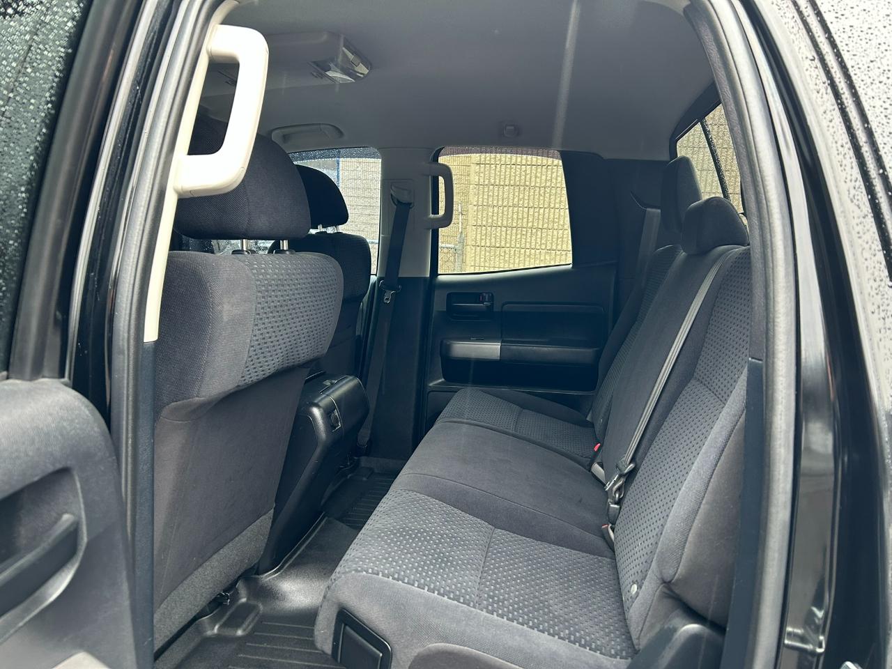 Toyota Tundra Tundra-Grade 5.7L Double Cab 4WD 2010