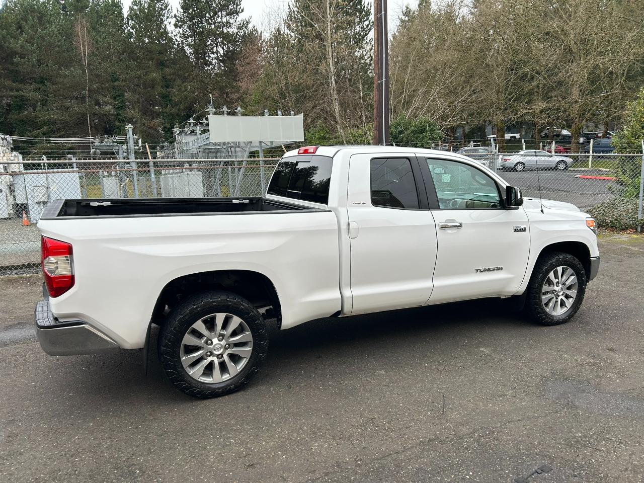 Toyota Tundra Limited 5.7L FFV Double Cab 4WD 2017