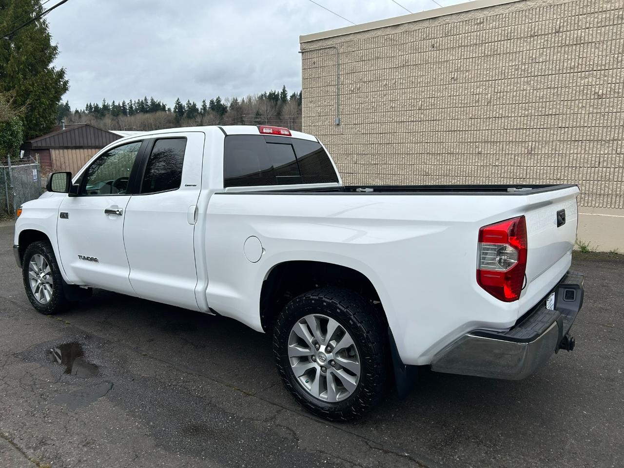 Toyota Tundra Limited 5.7L FFV Double Cab 4WD 2017